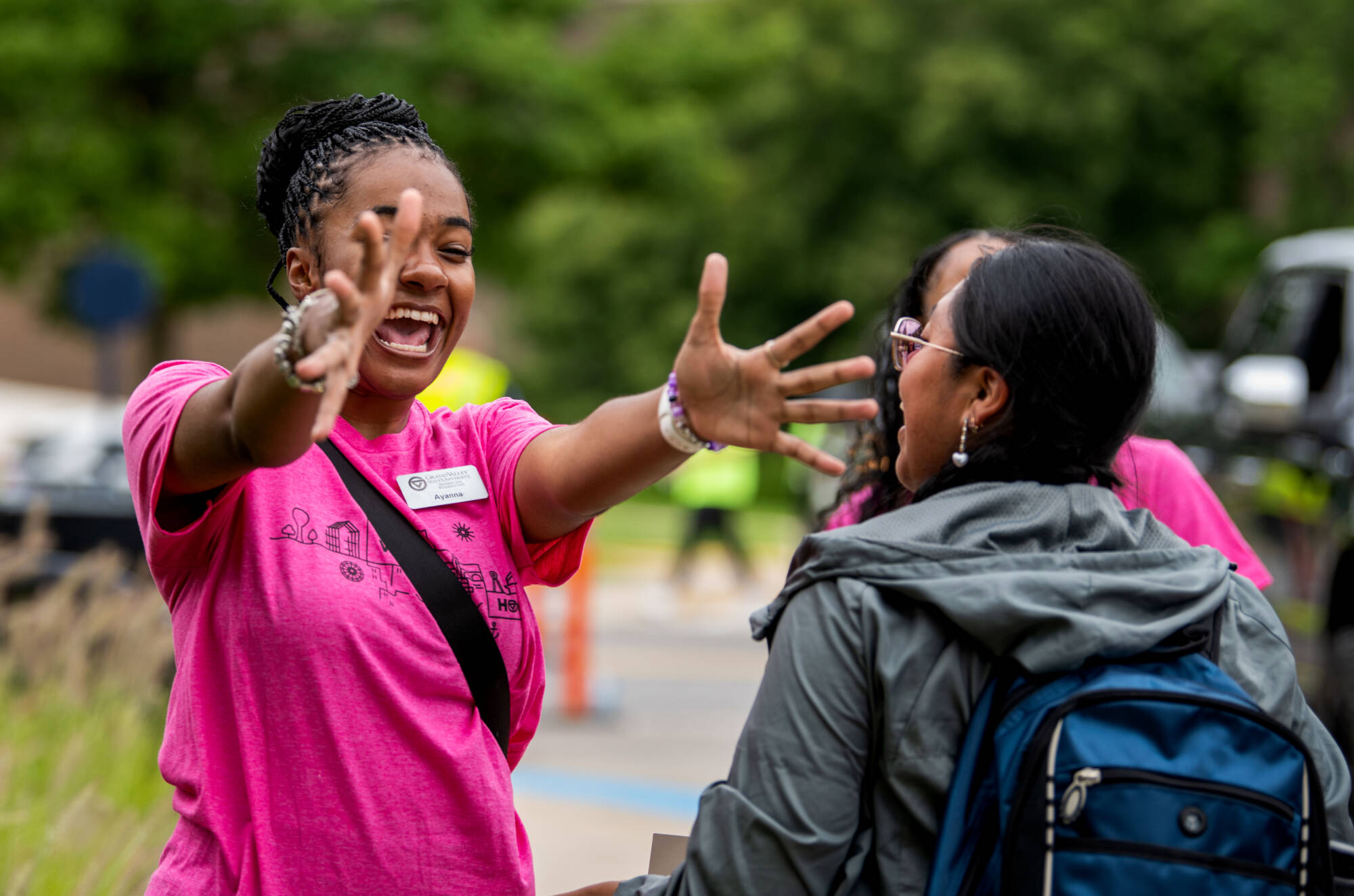 RA Ayanna McClain, left, greets Lesley Mendez-Velasquez with Laker Familia during move-in on the Valley Campus August 20. (Photo releases on file)